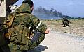 Członek czeczeńskiego batalionu Wostok na terenie południowej Osetii w 2008r. Warto zwrócić uwagę na nietypowe ładownice przeznaczone na magazynki do RPK/RPK-74 (fot. Jana Amelina)