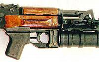 Granatnik GP-30 starego typu zamontowany na AK-74 (fot. world.guns.ru)