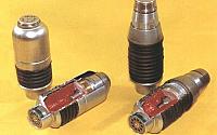 Od lewej: bojowy granat WOG-25 i jego przekrój, bojowy granat WOG-25P i jego przekrój.
