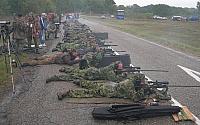 Strzelcy wyborowi na pierwszym planie w strojach w kamuflażu Toczka-4 (fot. militaryphotos.net)