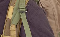 Wjuk zamontowany bezpośrednio na Smierszu - widoczny sposób zamocowania plecaka do szelek (1).