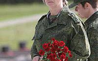 Nietypowy mundur (wyraźnie widoczne guziki kanadyjskie) w białoruskim kamuflażu. Zdjęcie z ćwiczeń Zapad 2009. (fot. www.mod.mil.by)
